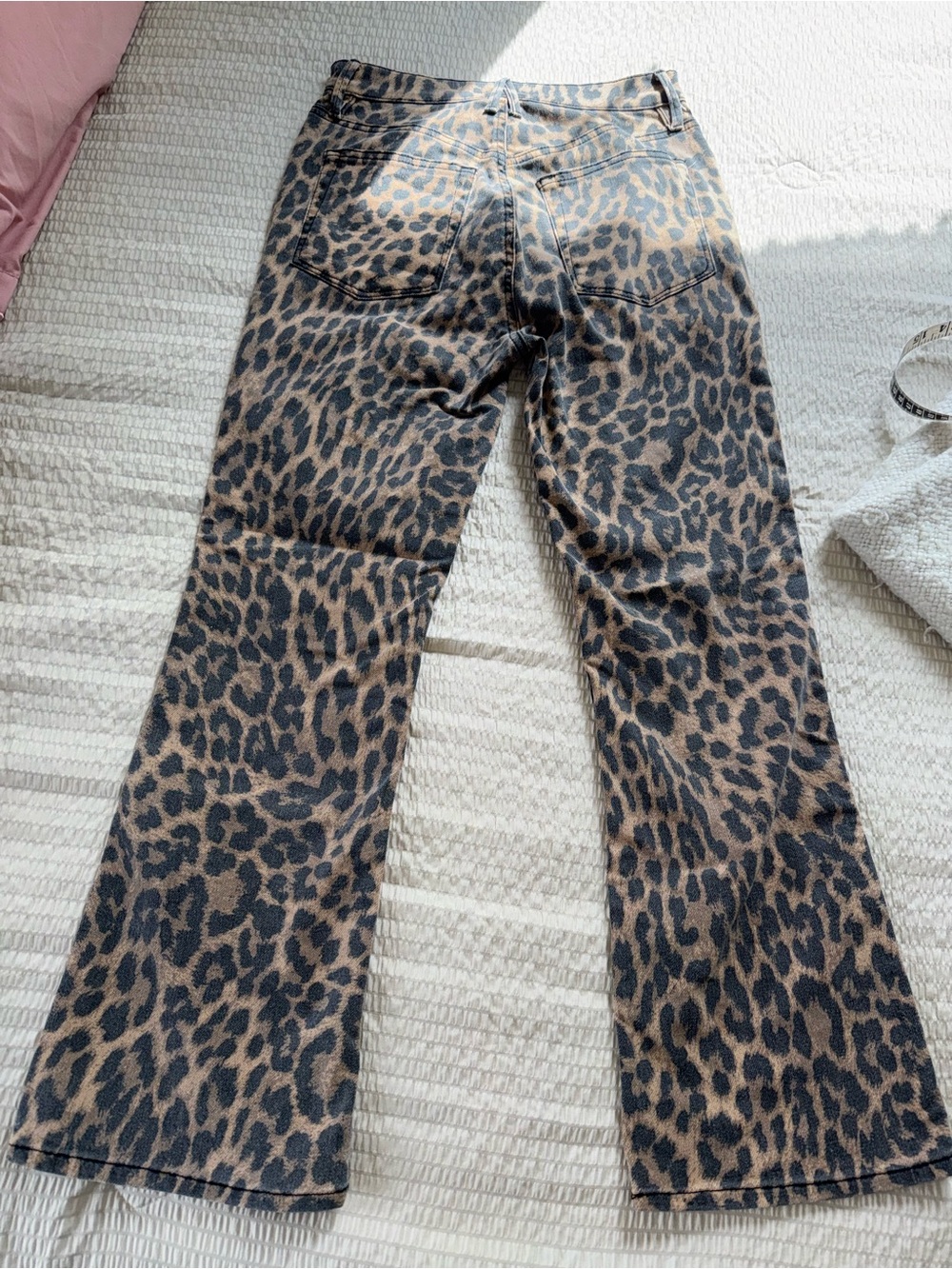 Good American Good Standard Leopard Kick Flare Jeans 4/27 - Picture 5 of 6